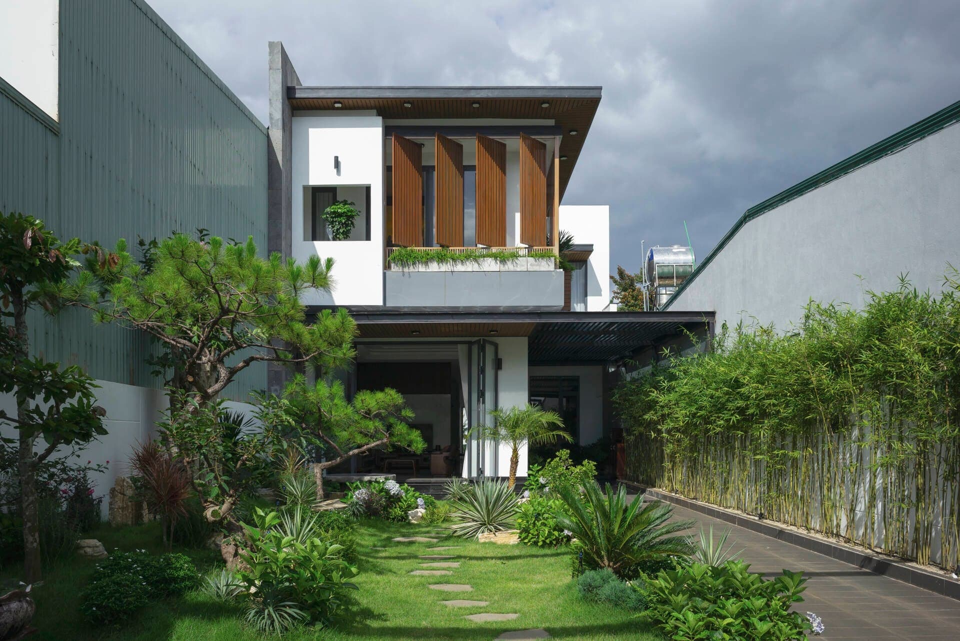 Dự án nhà ở 2 tầng theo phong cách Tropical